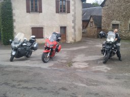 NC12 - Une Norge accompagnée de 2 motos :-)