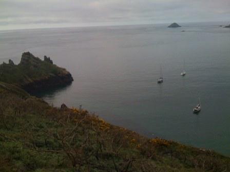 Khephren au mouillage à Sark Mouillage à Sark
